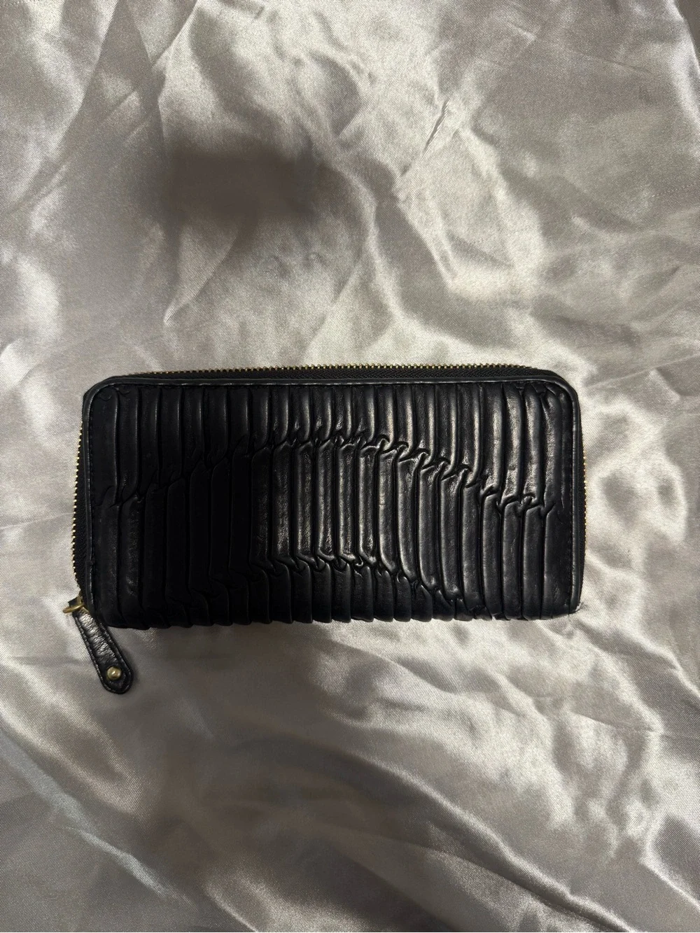 Vintage Coach Black Quilted Zip Around Leather Wallet with Gold Logo